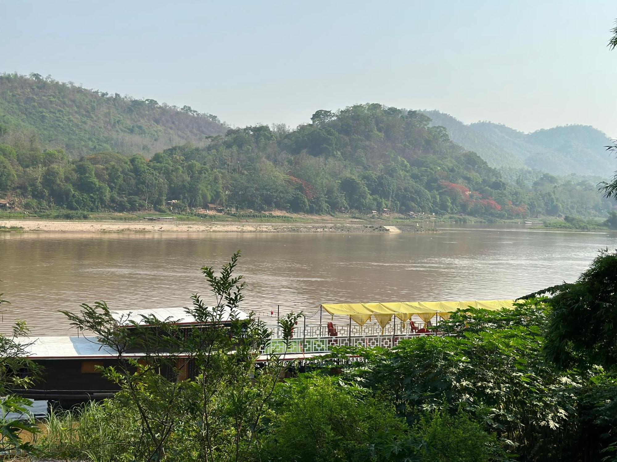Villa Phonethip Mekong Riverside Луангпхабанг Экстерьер фото